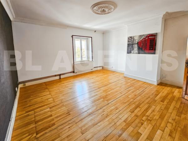 Maison familiale avec jardin à Prix-lès-Mézières