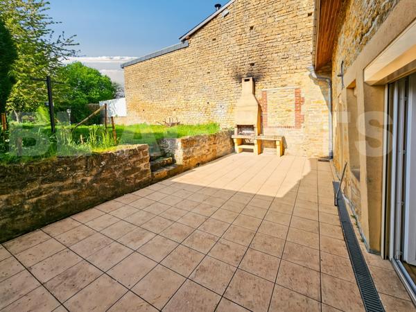 Maison familiale avec jardin à Prix-lès-Mézières