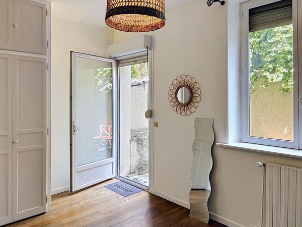 Maison atypique de 121 m² au calme absolu en centre-ville