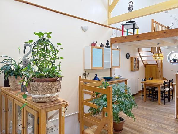 Maison atypique de 121 m² au calme absolu en centre-ville