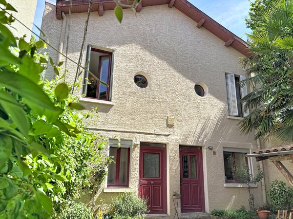 Maison atypique de 121 m² au calme absolu en centre-ville