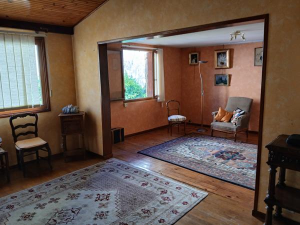 Maison
         6 pièces
        - 120 m² 218 150 € *