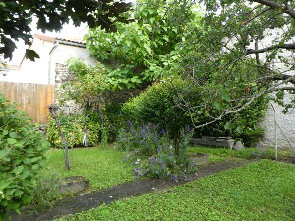 Maison
         6 pièces
        - 120 m² 218 150 € *