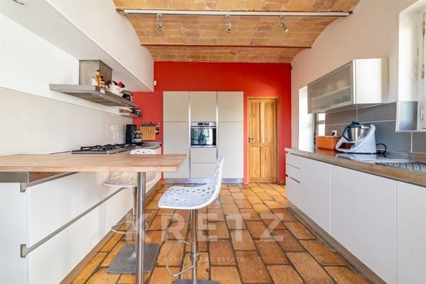 Maison vigneronne en pierre avec piscine, 5 chambres, à 20 minutes au sud de Nîmes.