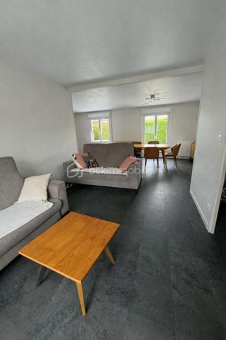 En quête du cocon idéal pour votre famille :
 Une  superbe maison individuelle en impasse au calme sans vis à vis , au cœur d'un quartier résidentiel.
Soignée et parfaitement entretenue, cette villa offre une configuration en semi-plain-pied
particulièrement fonctionnelle permettant une vie autonome :
Au rez-de-chaussée :
 Une entrée accueillante, un bel espace de vie lumineux avec salon-séjour
(et sa chaleureuse cheminée) une cuisine aménagée et équipée avec îlot central, 2 chambres
confortables, de nombreux rangements intégrés et une salle de bain fonctionnelle.
À l'étage :
 Un palier dessert 2 chambres supplémentaires.
LE POTENTIEL UNIQUE (La perle rare) : 
Adjacent aux chambres de l'étage, sur ce même palier : un immense "grenier"
aménageable (faiblement mansardé) n'attend que vos projets !
 Laissez libre cours à votre imagination :
transformez facilement ce volume pour créer une 5ème et 6ème chambre, une immense salle de jeux,
un atelier d'artiste, un bureau pour le télétravail ou un studio de musique.....
À l'extérieur : 
Implantée en plein milieu de sa parcelle de 550 m², la maison bénéficie d'un jardin clos
faisant tout le tour de la propriété pour un maximum d'intimité. Côté stationnement, profitez d'une
devanture entièrement pavée, d'un carport moderne et d'un garage fermé (capacité de garer plusieurs
véhicules sur la parcelle). Un chalet de jardin vient compléter ce bien pour tout votre matériel de
jardinage, jeu d'enfants....
Une situation géographique stratégique (Proche Lille, Lens, Douai ) :
Située à Libercourt, vous profitez d'une qualité de vie idéale avec toutes les commodités à pied (écoles,
collège, commerces de proximité, tissu associatif dynamique). 
Le point fort absolu : La gare SNCF de Libercourt, véritable pôle d'échange ferroviaire, vous permet de rejoindre le centre de Lille en seulement
quelques minutes en train ! Accès rapide également aux communes limitrophes (Oignies, Leforest, Carvin, Wahagnies, Phalempin) et aux axes autoroutiers (A1).
Retenons :
Maison 100% individuelle au calme (impasse)
Vie de plain-pied possible (2 chambres + SDB au RDC)
Potentiel exceptionnel d'évolution (jusqu'à 6 chambres)
Garage + Carport + Stationnement pavé
Proximité immédiate de la Gare SNCF (Idéal frontaliers / actifs Lillois)
#ImmobilierLibercourt #MaisonAVendre #SemiPlainPied #MaisonIndividuelle #MaisonFamiliale
#ProcheLille #GareLibercourt #Oignies #Leforest #InvestissementImmobilier #Maison4Chambres
#PotentielAménagement #5chambres