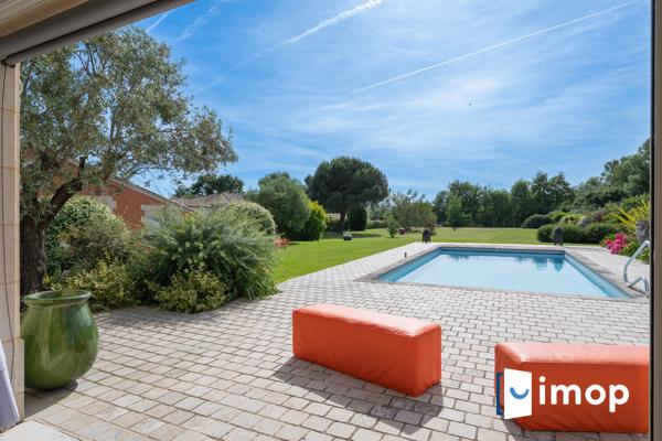 Belle maison en pierre avec piscine de 253m² sur terrain d'environ 4000m² – (20 min de Bordeaux)