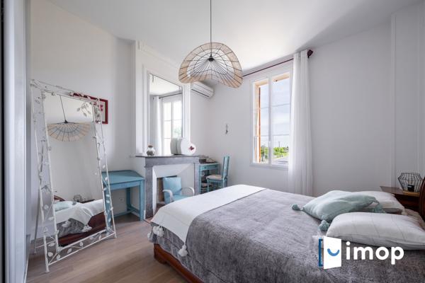 Belle maison en pierre avec piscine de 253m² sur terrain d'environ 4000m² – (20 min de Bordeaux)