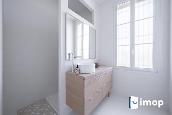 Belle maison en pierre avec piscine de 253m² sur terrain d'environ 4000m² – (20 min de Bordeaux)