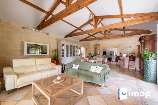 Belle maison en pierre avec piscine de 253m² sur terrain d'environ 4000m² – (20 min de Bordeaux)