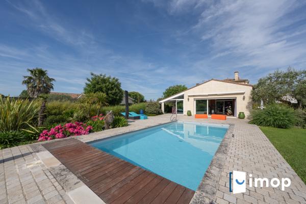 Belle maison en pierre avec piscine de 253m² sur terrain d'environ 4000m² – (20 min de Bordeaux)