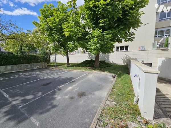 Appartement rez-de-chaussée avec térasse(38m²env) et box fermé