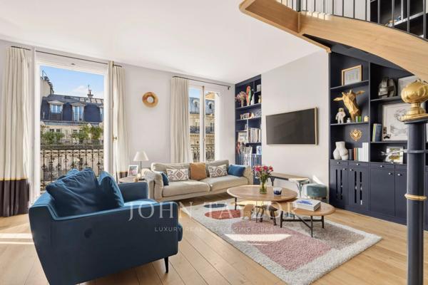 Paris VI - Luxembourg - Superbe duplex aux derniers étages avec vue dégagée et balcons
