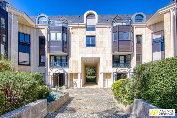 Versailles Clagny Domaine de Picardie Appartement 2 pièces 57.50 m² carrez 2ème étage avec ascenseur, balcon, cave et parking €399 000 ** - Référence 25836