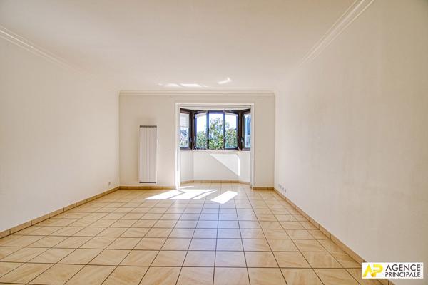 Versailles Clagny Domaine de Picardie Appartement 2 pièces 57.50 m² carrez 2ème étage avec ascenseur, balcon, cave et parking €399 000 ** - Référence 25836