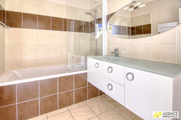 Versailles Clagny Domaine de Picardie Appartement 2 pièces 57.50 m² carrez 2ème étage avec ascenseur, balcon, cave et parking €399 000 ** - Référence 25836