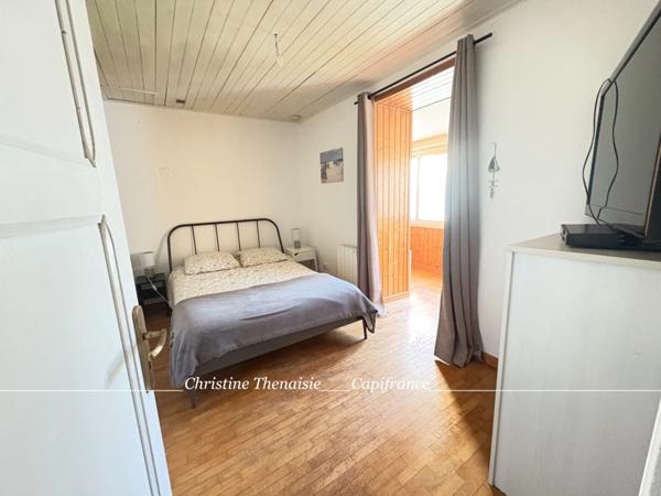 Maison de charme à vendre Plain-pied, 4 chambres dont 3 avec entrées indépendantes, Grand garage, Studio à aménager, 2 entrées sur 1200 m2 de terrain, SAINT HILAIRE DE RIEZ (85)