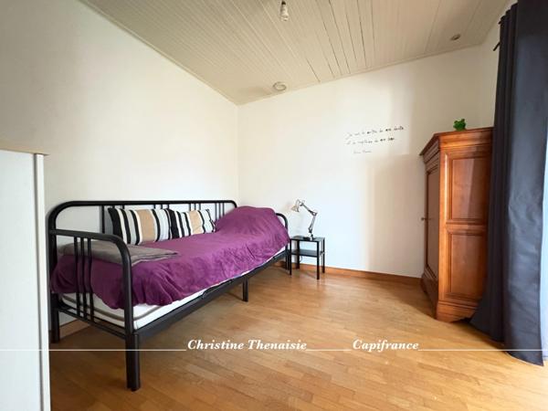 Maison de charme à vendre Plain-pied, 4 chambres dont 3 avec entrées indépendantes, Grand garage, Studio à aménager, 2 entrées sur 1200 m2 de terrain, SAINT HILAIRE DE RIEZ (85)