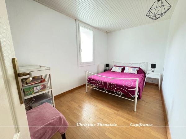 Maison de charme à vendre Plain-pied, 4 chambres dont 3 avec entrées indépendantes, Grand garage, Studio à aménager, 2 entrées sur 1200 m2 de terrain, SAINT HILAIRE DE RIEZ (85)