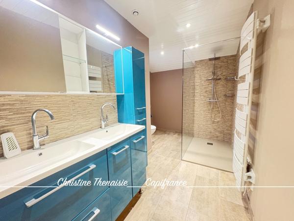 Maison de charme à vendre Plain-pied, 4 chambres dont 3 avec entrées indépendantes, Grand garage, Studio à aménager, 2 entrées sur 1200 m2 de terrain, SAINT HILAIRE DE RIEZ (85)