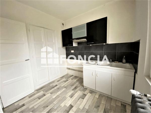 Location Appartement 4 pièces 69.42 m² - 21 RUE DES CHANOINES BUNOUST ET HERVIEUX Flers 61100
