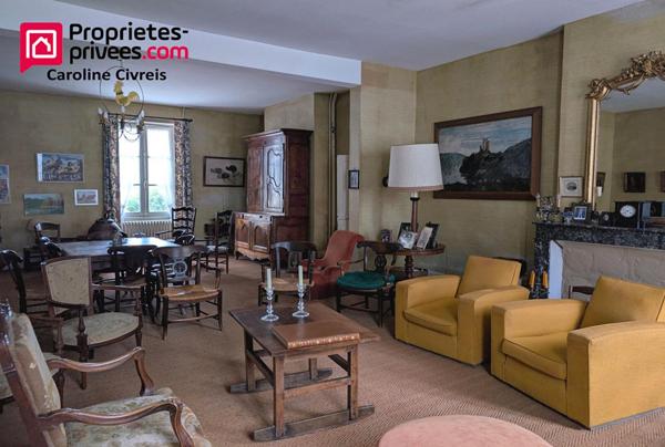 Maison de maitre avec annexes et prés potenteils . Habitation et profession libérale