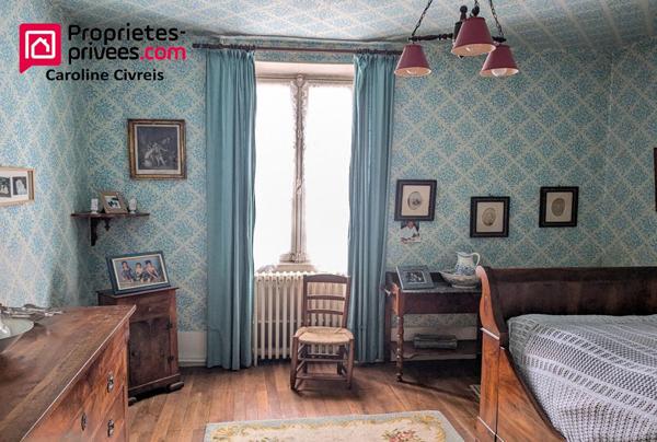 Maison de maitre avec annexes et prés potenteils . Habitation et profession libérale