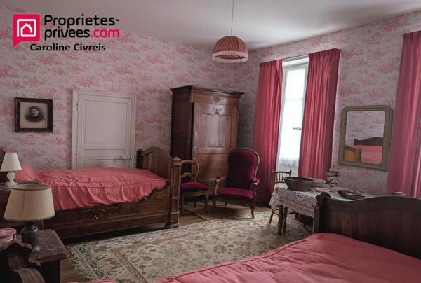 Maison de maitre avec annexes et prés potenteils . Habitation et profession libérale