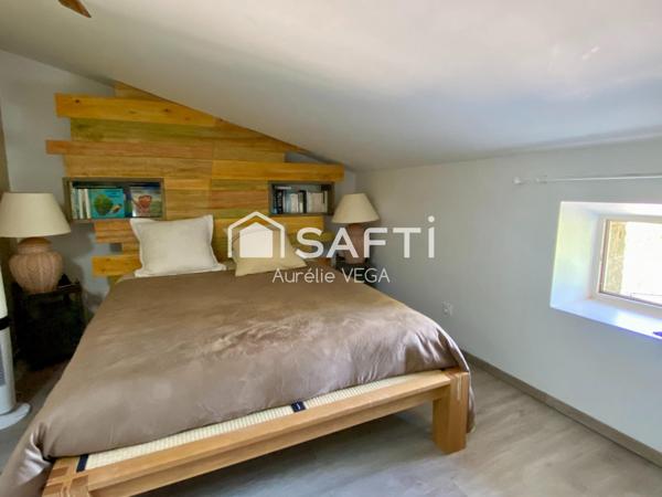 Maison de maître avec piscine et dépendance