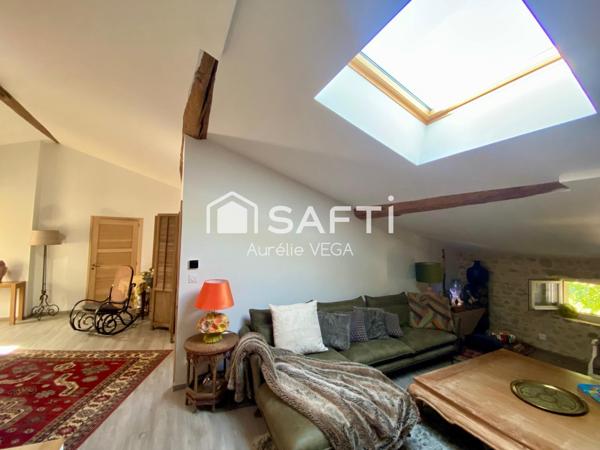 Maison de maître avec piscine et dépendance