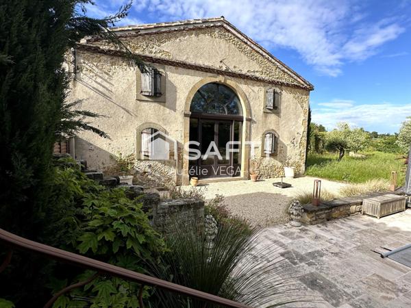 Maison de maître avec piscine et dépendance