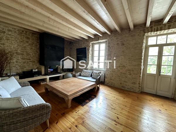 Maison de maître avec piscine et dépendance