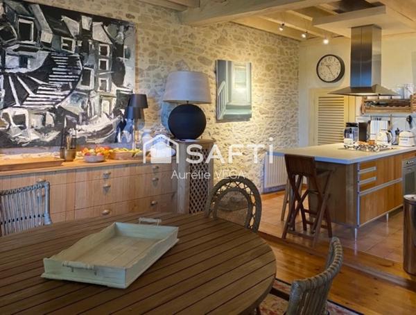 Maison de maître avec piscine et dépendance