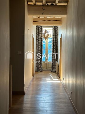 Maison de maître avec piscine et dépendance