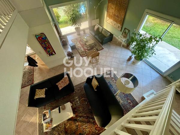 Villa d'architecte à Casteljaloux 235 m2 / 5 chambres / piscine / garage et jardin