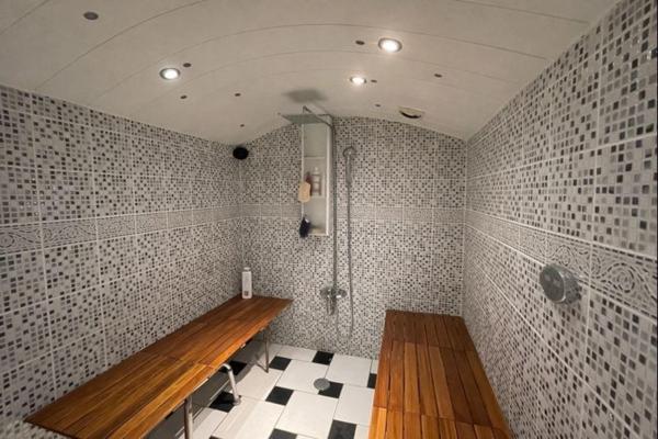 Maison de 118 m² offrant un cadre de vie rare en centre-ville, avec un vaste terrain de 762 m²