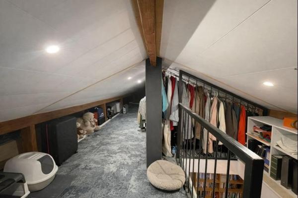 Maison de 118 m² offrant un cadre de vie rare en centre-ville, avec un vaste terrain de 762 m²