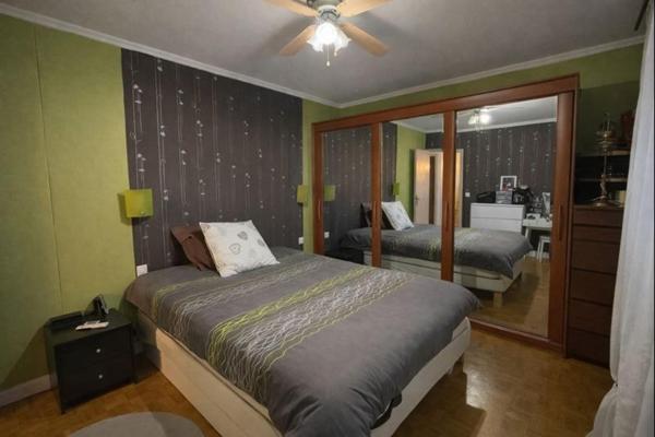 Maison de 118 m² offrant un cadre de vie rare en centre-ville, avec un vaste terrain de 762 m²