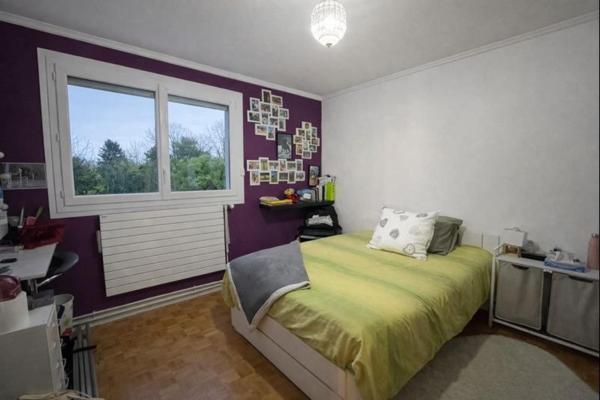 Maison de 118 m² offrant un cadre de vie rare en centre-ville, avec un vaste terrain de 762 m²