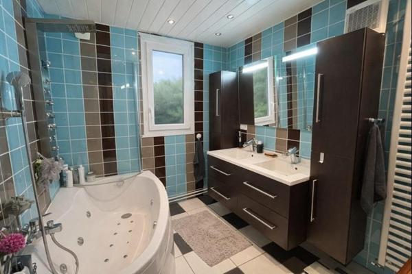 Maison de 118 m² offrant un cadre de vie rare en centre-ville, avec un vaste terrain de 762 m²