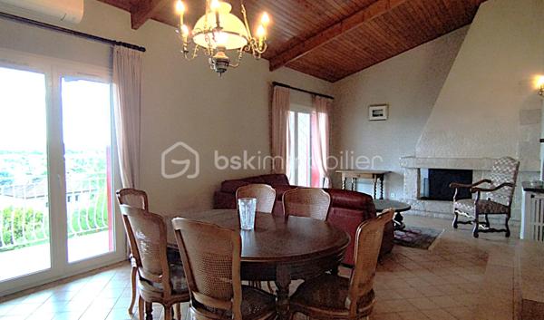 A vendre 10min sortie péage autoroute, au cœur de la Nouvelle Aquitaine, à Bon encontre, proche toutes commodités, Maison confortable avec vue. 
En osmose avec son quartier résidentiel, venez profiter de cette maison des années 70 idéalement située. 
Ce bien vous surprend autant par son espace intérieur que extérieur. 
Vous pouvez profiter :
- de prestations très appréciées comme : chauffage central avec radiateurs fonte, climatisation, doubles vitrages, toiture refaite récemment...
- de l'espace : spacieux séjour avec cheminée, cuisine équipée et aménagée, nombreuses chambres, salle d'eau, WC, garage, terrain arboré clos...
L'élégance de ce lieu unique au panorama imprenable vous accueille dès à présent et vous offre l'opportunité de réaliser le logis de vos rêves dès à présent.
Affaire à saisir :)