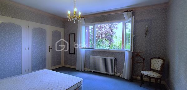 A vendre 10min sortie péage autoroute, au cœur de la Nouvelle Aquitaine, à Bon encontre, proche toutes commodités, Maison confortable avec vue. 
En osmose avec son quartier résidentiel, venez profiter de cette maison des années 70 idéalement située. 
Ce bien vous surprend autant par son espace intérieur que extérieur. 
Vous pouvez profiter :
- de prestations très appréciées comme : chauffage central avec radiateurs fonte, climatisation, doubles vitrages, toiture refaite récemment...
- de l'espace : spacieux séjour avec cheminée, cuisine équipée et aménagée, nombreuses chambres, salle d'eau, WC, garage, terrain arboré clos...
L'élégance de ce lieu unique au panorama imprenable vous accueille dès à présent et vous offre l'opportunité de réaliser le logis de vos rêves dès à présent.
Affaire à saisir :)
