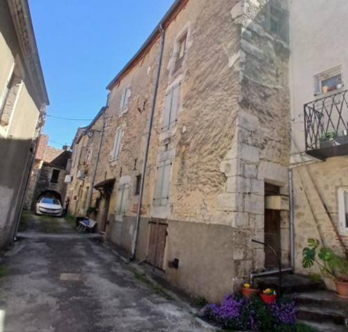 Immeuble à vendre 171 350 € Saint-Germain-du-Bel-Air 240 m² DPE D