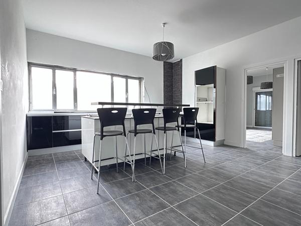 16800 SOYAUX Immeuble de rapport - 3 appartements et garage -Fort potentiel Soyaux