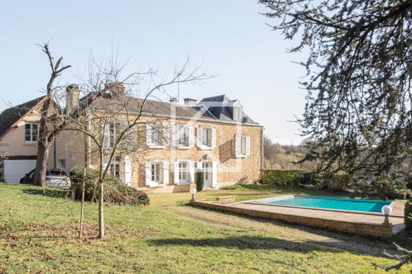 MAISON DE FAMILLE AVEC PISCINE