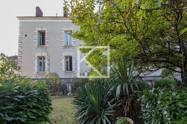 DEMEURE BOURGEOISE AVEC SON PARC ARBORÉ
