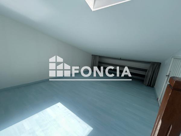 Location Appartement 3 pièces 75.67 m² - 7 RUE DU PRESSOIR Volx 04130