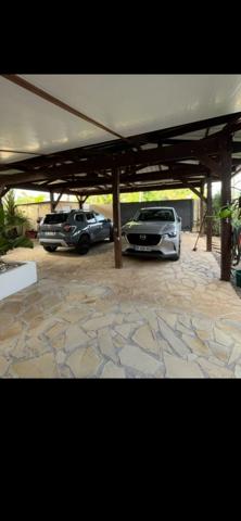 Superbe maison T5 avec piscine et jardin arboré de 1258 m2 Un véritable havre de paix