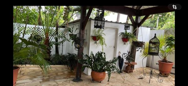 Superbe maison T5 avec piscine et jardin arboré de 1258 m2 Un véritable havre de paix