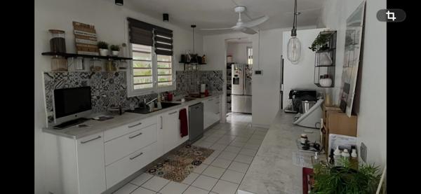 Superbe maison T5 avec piscine et jardin arboré de 1258 m2 Un véritable havre de paix