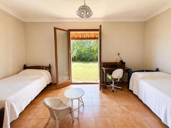 Maison à vendre 6 pièces 176 m2 jardin double garage LAURIS (84)
